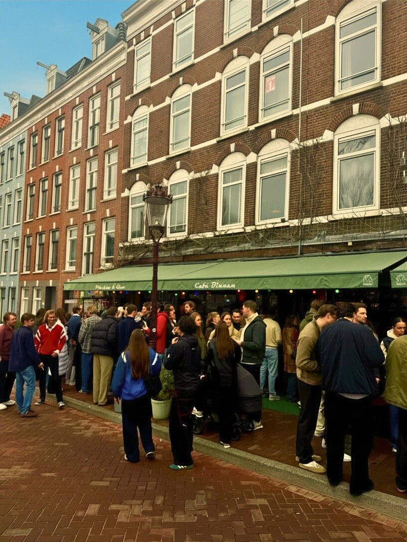 Vol terras aan de Ruysdaelkade
